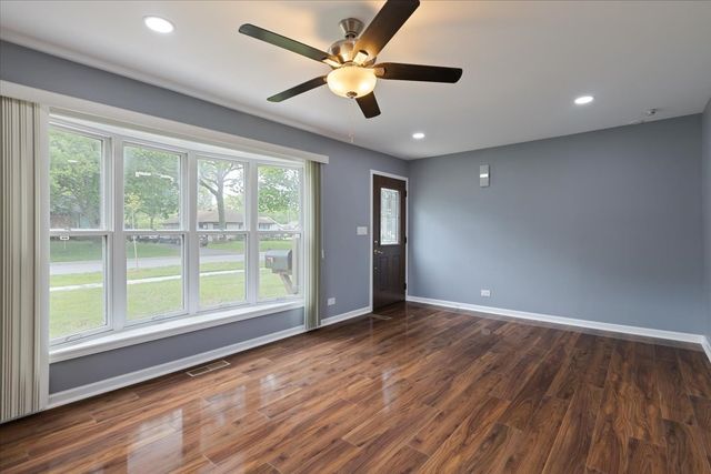 2306 Dove Street, Rolling Meadows, IL 60008