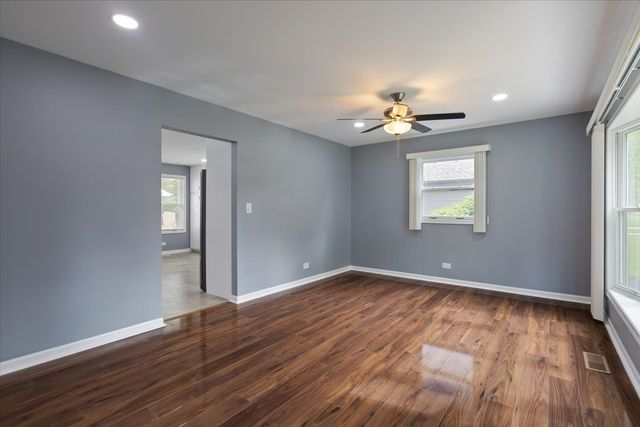 2306 Dove Street, Rolling Meadows, IL 60008