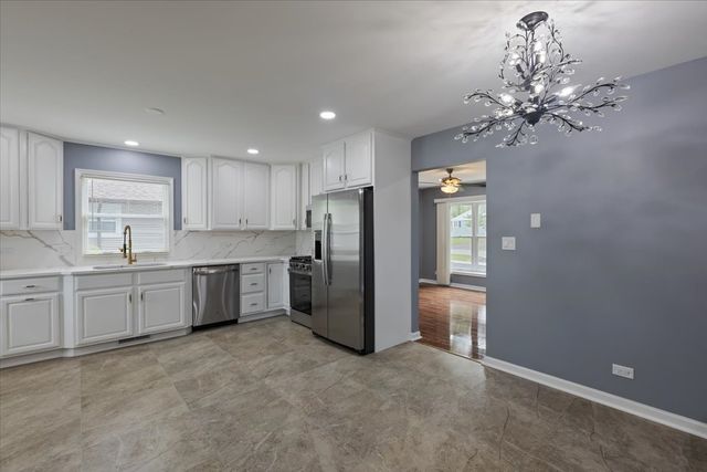 2306 Dove Street, Rolling Meadows, IL 60008