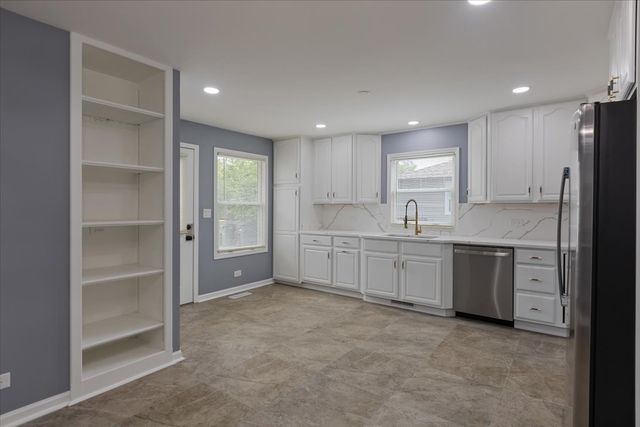 2306 Dove Street, Rolling Meadows, IL 60008