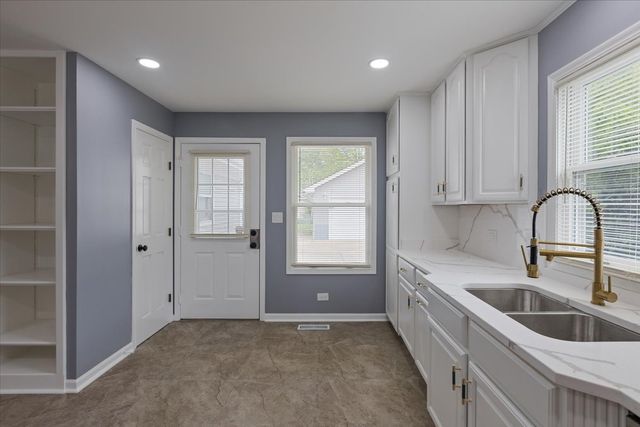 2306 Dove Street, Rolling Meadows, IL 60008