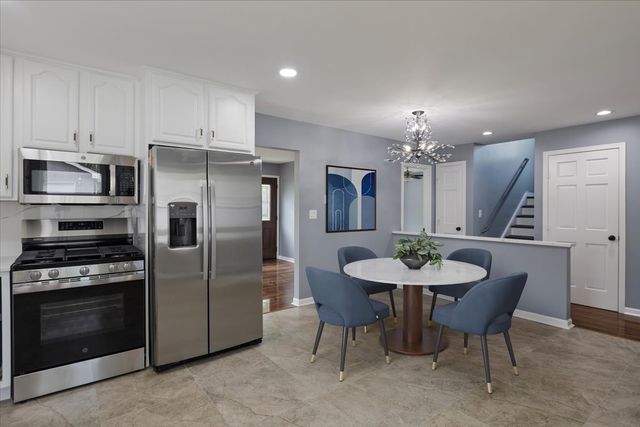 2306 Dove Street, Rolling Meadows, IL 60008