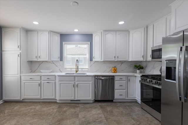 2306 Dove Street, Rolling Meadows, IL 60008
