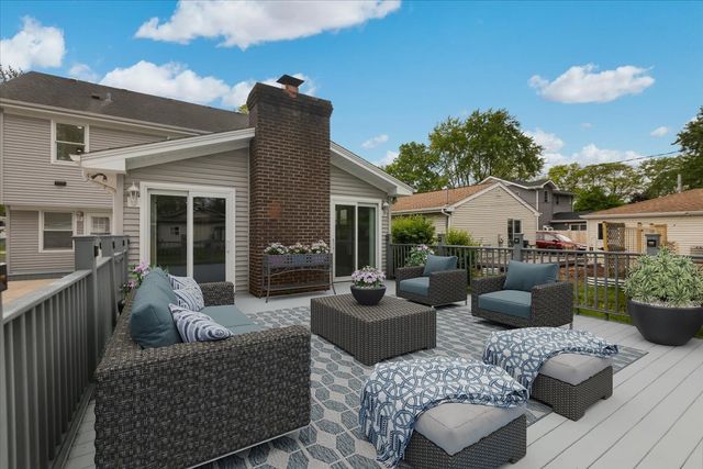 2306 Dove Street, Rolling Meadows, IL 60008
