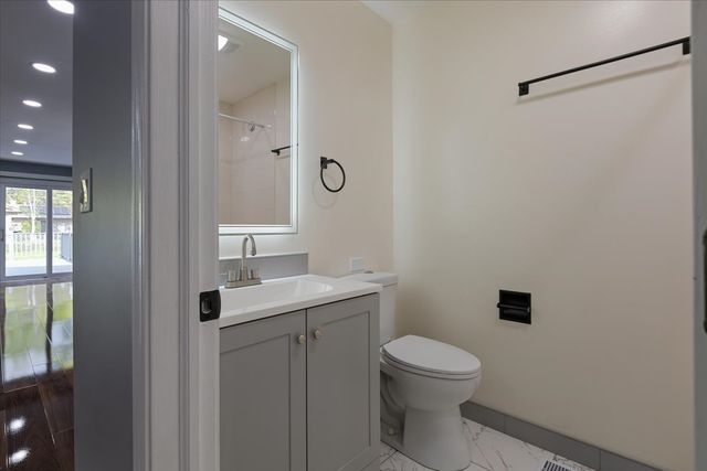 2306 Dove Street, Rolling Meadows, IL 60008