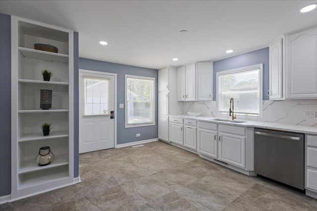 2306 Dove Street, Rolling Meadows, IL 60008