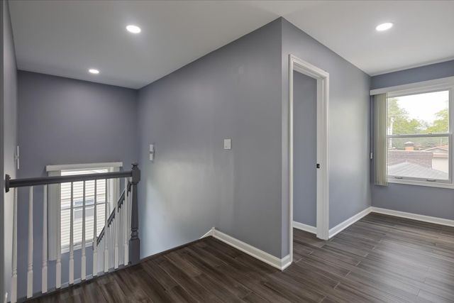 2306 Dove Street, Rolling Meadows, IL 60008