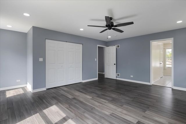 2306 Dove Street, Rolling Meadows, IL 60008
