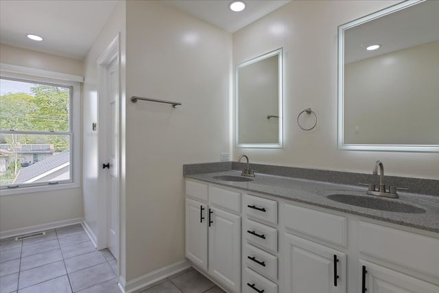 2306 Dove Street, Rolling Meadows, IL 60008