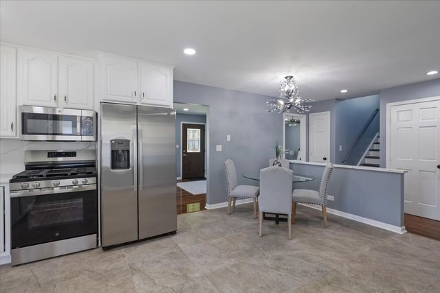2306 Dove Street, Rolling Meadows, IL 60008