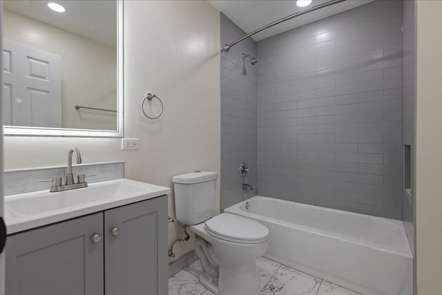 2306 Dove Street, Rolling Meadows, IL 60008