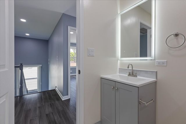 2306 Dove Street, Rolling Meadows, IL 60008