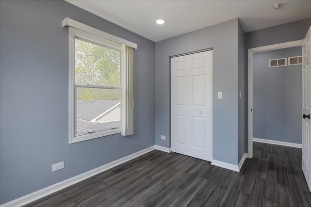 2306 Dove Street, Rolling Meadows, IL 60008