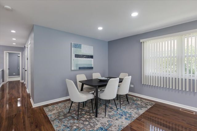 2306 Dove Street, Rolling Meadows, IL 60008