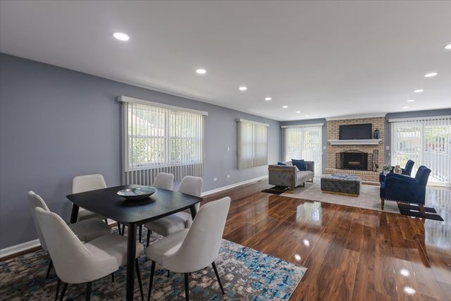 2306 Dove Street, Rolling Meadows, IL 60008