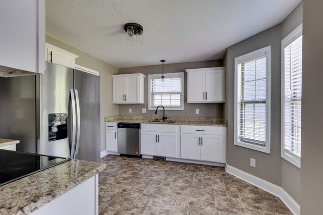 188 Sambar Dr, Clarksville, TN 37040