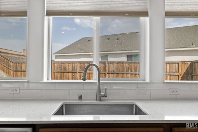 9516 Sweetgum Hill Lane, Shafter, CA 93263