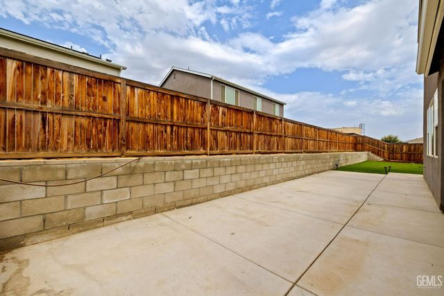 9516 Sweetgum Hill Lane, Shafter, CA 93263