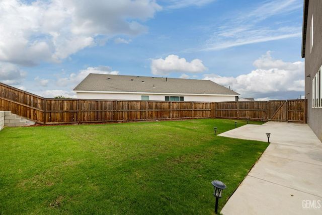 9516 Sweetgum Hill Lane, Shafter, CA 93263