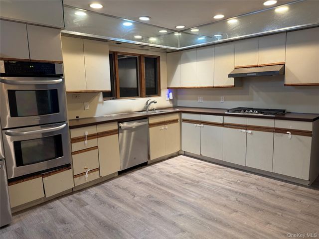 7 Gloucester Drive, Wyandanch, NY 11798