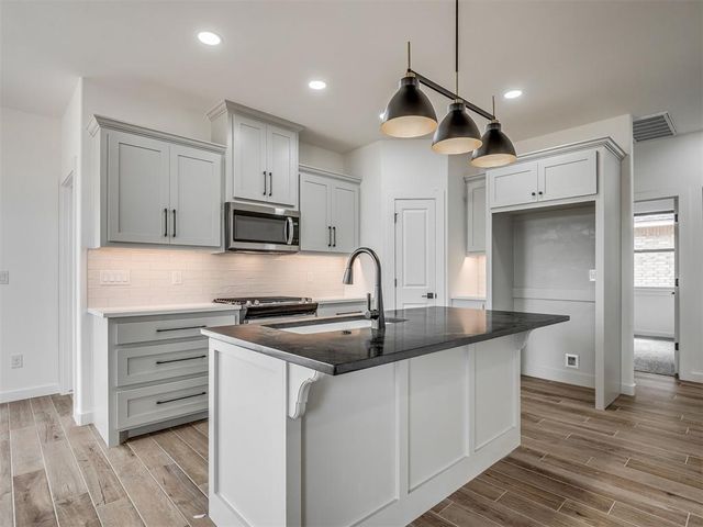 10621 SW 18th Street, Yukon, OK 73099