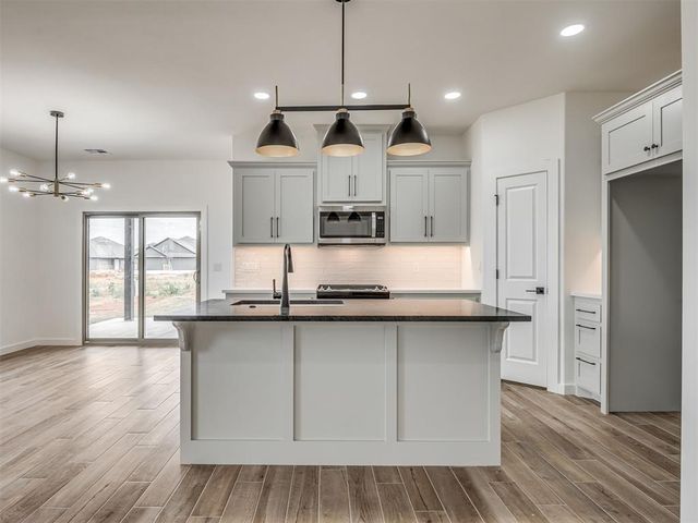 10621 SW 18th Street, Yukon, OK 73099