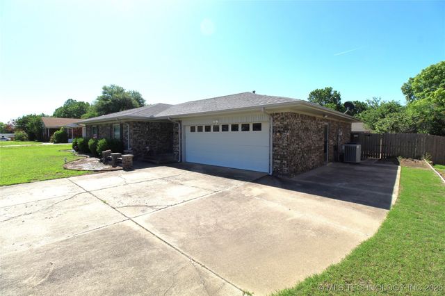 1508 Sunny Lane, Ardmore, OK 73401