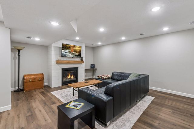 19702 Henning Avenue, Lakeville, MN 55044