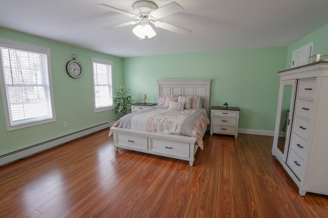 11 Lauren Ln, Sturbridge, MA 01518