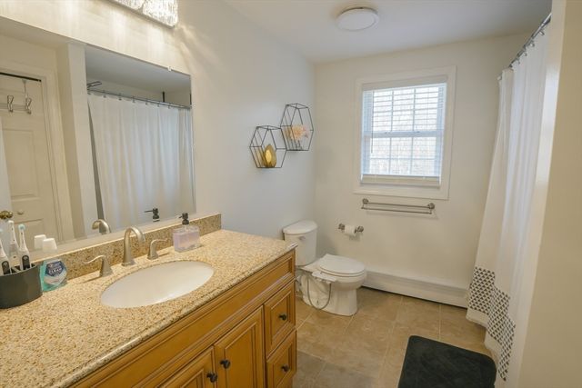 11 Lauren Ln, Sturbridge, MA 01518