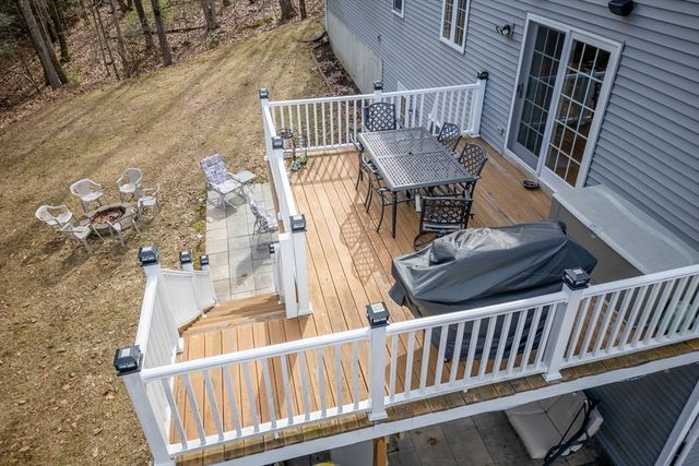 11 Lauren Ln, Sturbridge, MA 01518