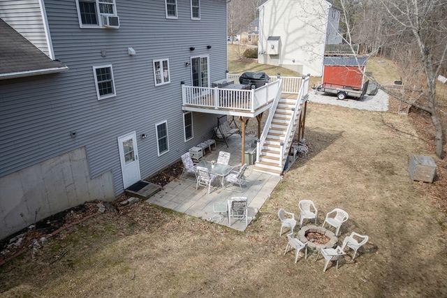 11 Lauren Ln, Sturbridge, MA 01518