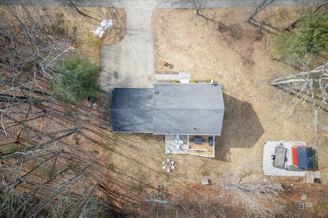 11 Lauren Ln, Sturbridge, MA 01518