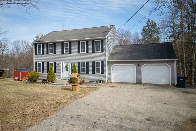 11 Lauren Ln, Sturbridge, MA 01518