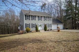 11 Lauren Ln, Sturbridge, MA 01518