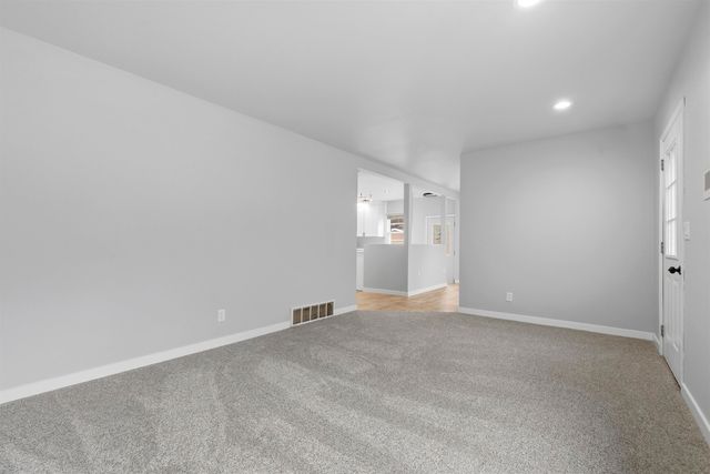 1616 University Ave NW, Minot, ND 58703