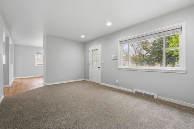 1616 University Ave NW, Minot, ND 58703