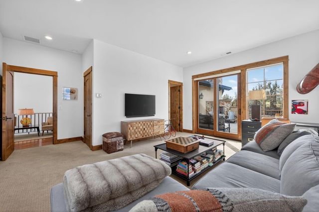 65653 Swallows Nest Lane, Bend, OR 97701