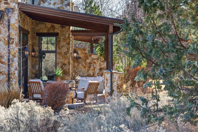 65653 Swallows Nest Lane, Bend, OR 97701