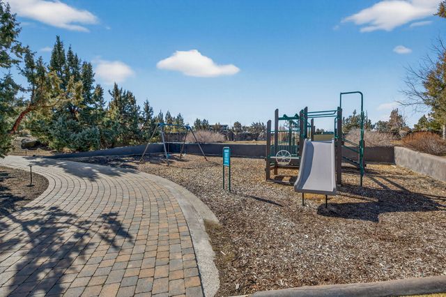65653 Swallows Nest Lane, Bend, OR 97701