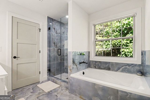5259 Leecroft Drive, Buford, GA 30518