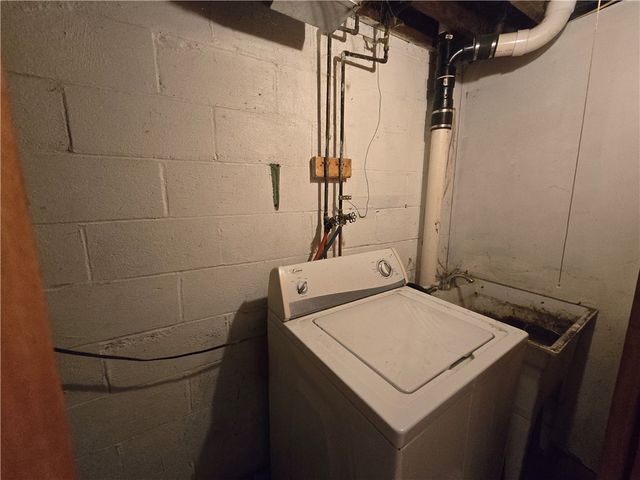 109 Webster Dr, Penn Hills, PA 15235