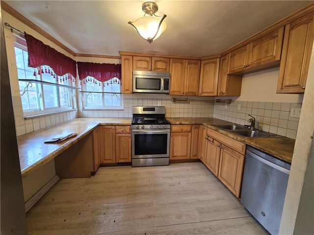 109 Webster Dr, Penn Hills, PA 15235