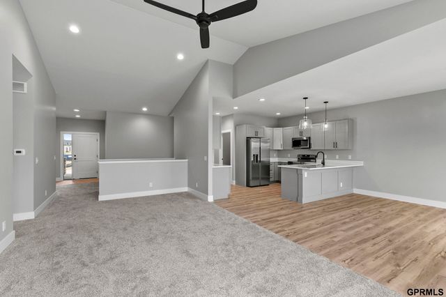 435 N 105th Street, Lincoln, NE 68527