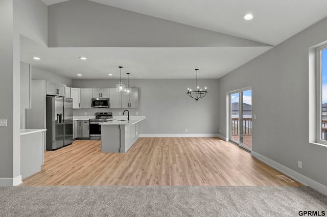 435 N 105th Street, Lincoln, NE 68527