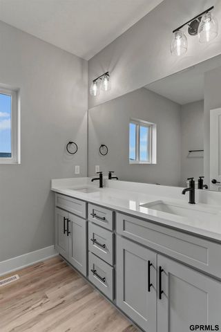 435 N 105th Street, Lincoln, NE 68527