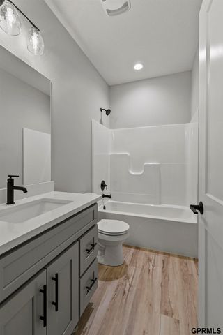 435 N 105th Street, Lincoln, NE 68527