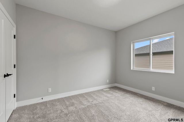 435 N 105th Street, Lincoln, NE 68527