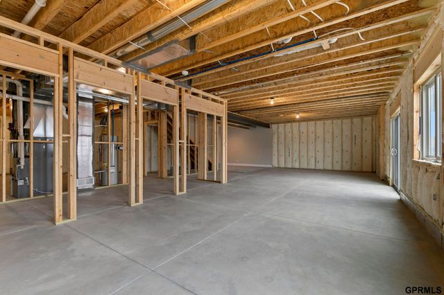 435 N 105th Street, Lincoln, NE 68527