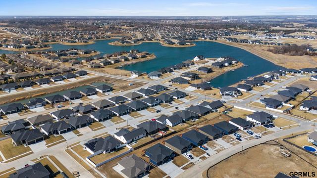 435 N 105th Street, Lincoln, NE 68527